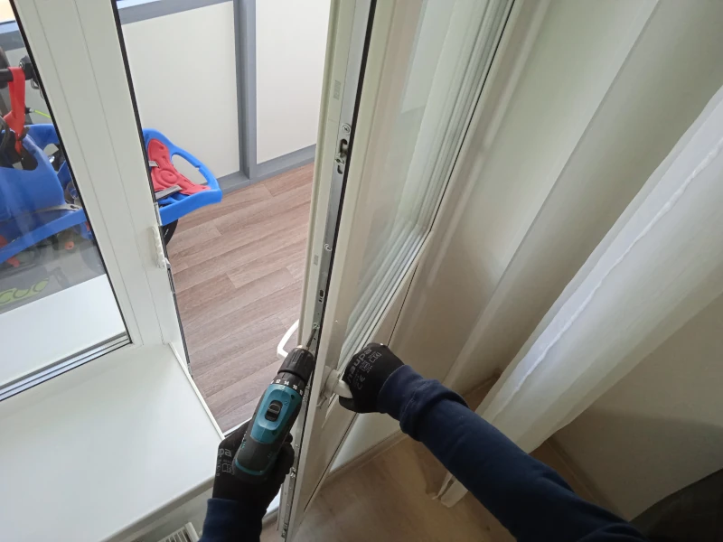 ремонт балконной двери